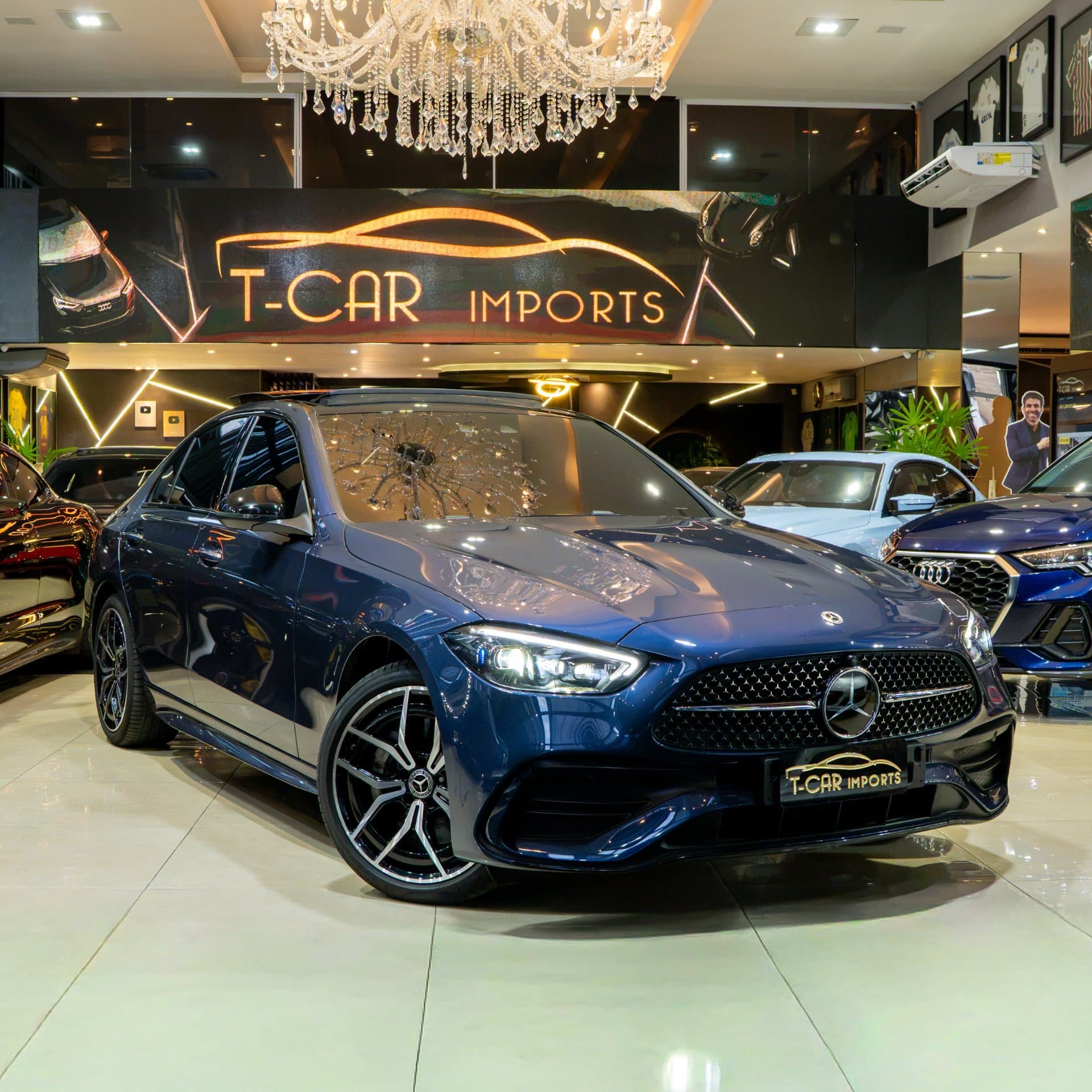 Mercedes-Benz C 300 AMG Line (MHEV / Híbrida) no showroom da TCAR Imports
