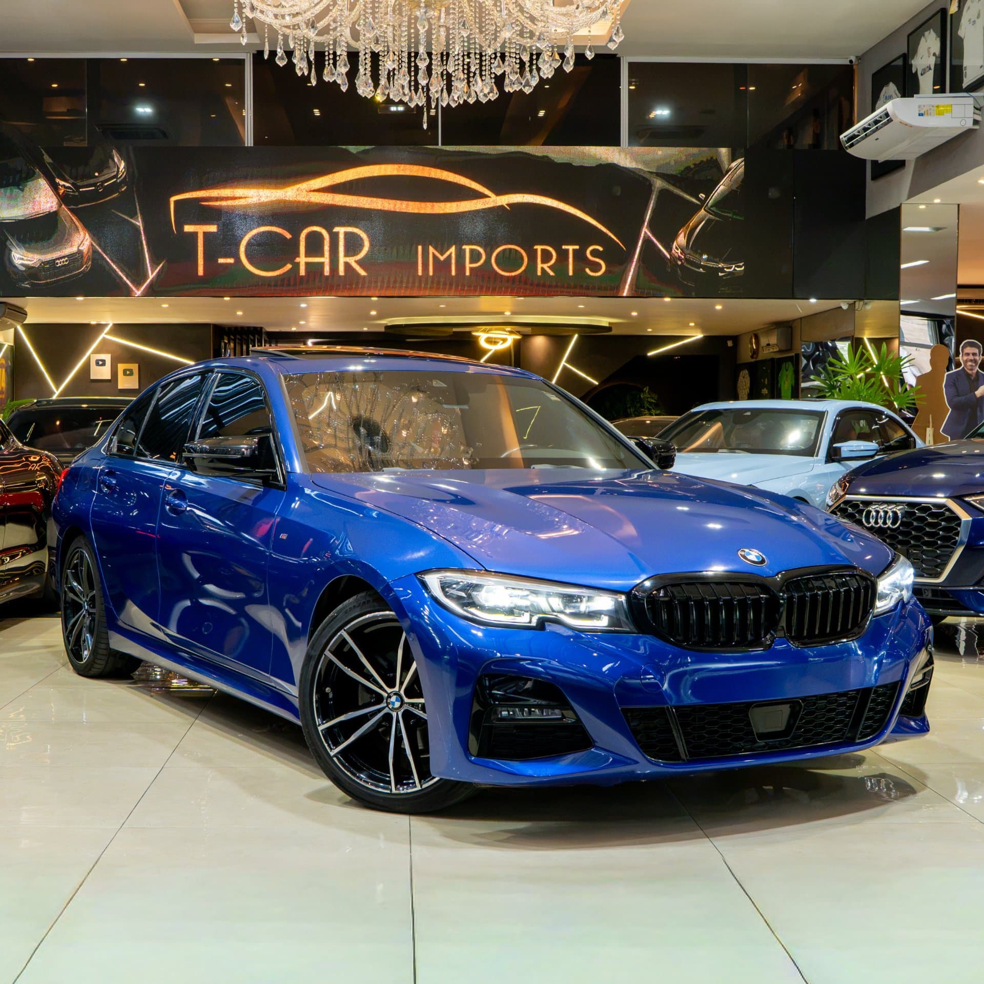 BMW 320i M Sport no showroom da TCAR Imports